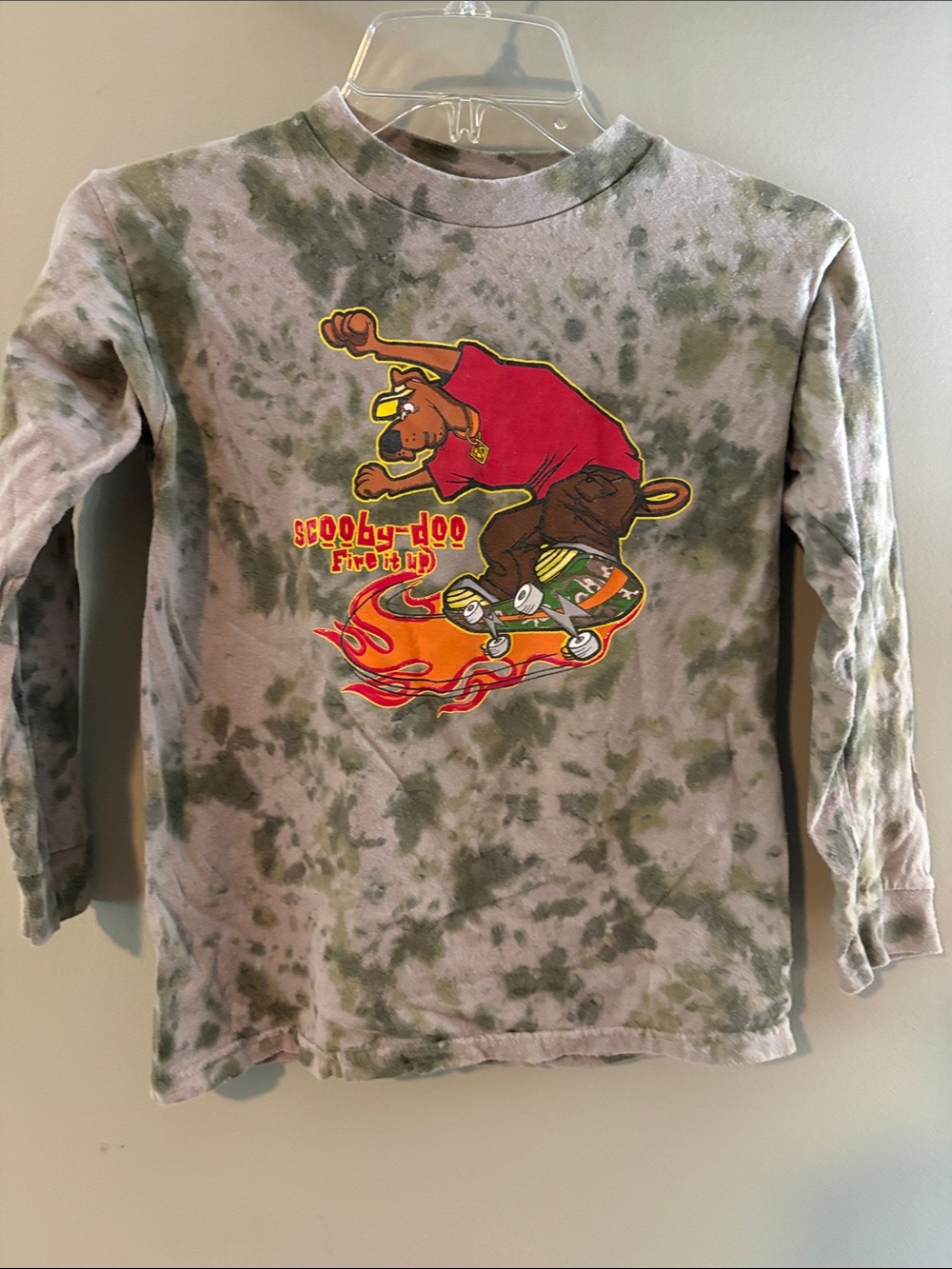 Scooby-Doo Tie-Dye Skate Graphic Long Sleeve Shirt - Green Gray